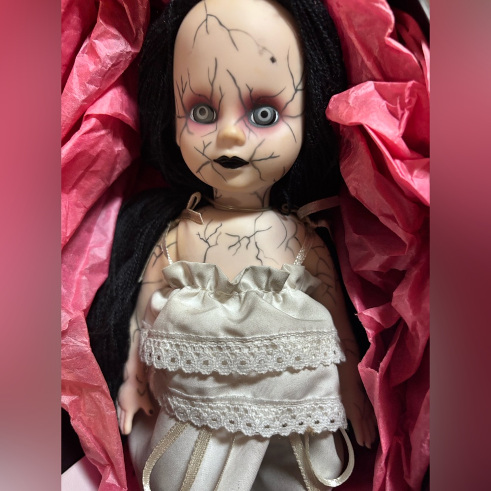 Living Dead Dolls "Hush" - Picture 3 of 4